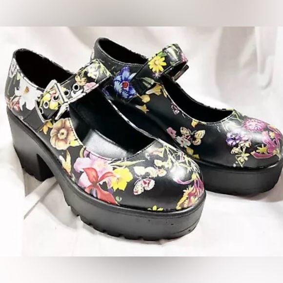 Size 5…….…Sweet Floral Printed Mary Jane Shoes with Buckle Closure.  New…..Koi - Picture 4 of 8
